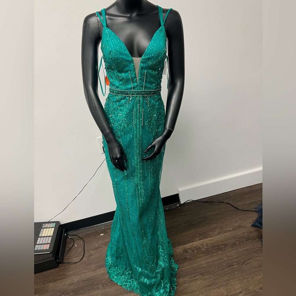 PROM Nina Canacci 8190 Emerald Size 10 Sleeveless Beaded Glitter V Neck Dress